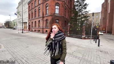 Public pickup: maanyag nga babaye gets fucked alang sa usa ka iPhone ug gets cum sa iyang puki. CleoModel